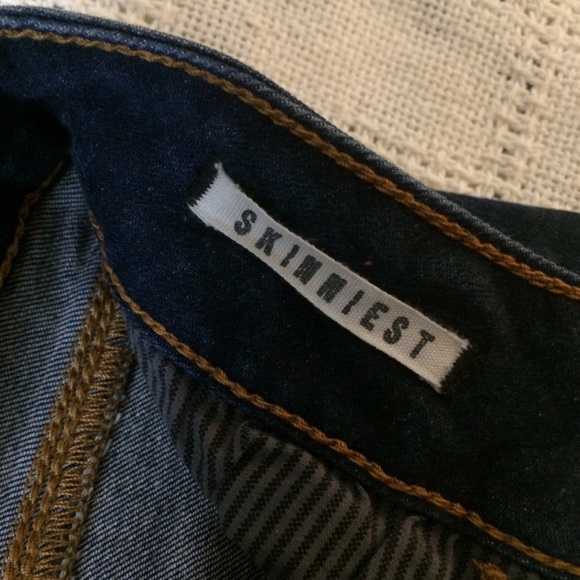 Dark wash distressed skinny jeans - Picture 5 of 8